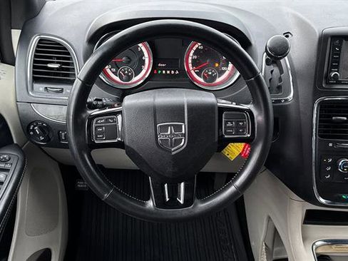Used 2019 Dodge Grand Caravan SXT image 14