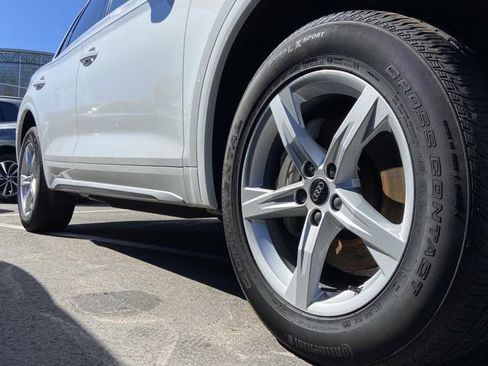 Used 2023 Audi Q5 2.0T Premium w/ Convenience Package image 8