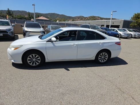 Used 2017 Toyota Camry LE FWD image 2