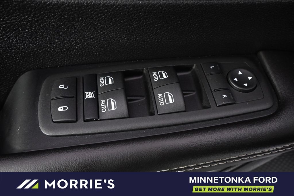 Used 2026 Chrysler Pacifica Select FWD image 26