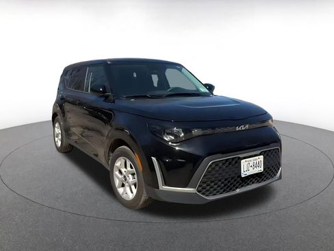 Used 2025 Kia Soul LX w/ LX Technology Package image 3