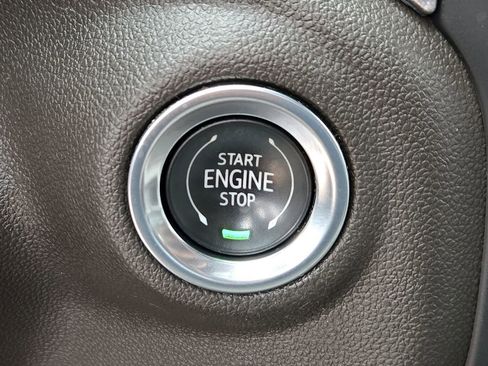 Used 2020 GMC Sierra 1500 SLE w/ SLE Value Package image 24