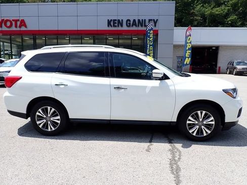 Used 2018 Nissan Pathfinder SV AWD/4WD image 2