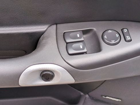 Used 2005 Chevrolet Corvette Coupe w/ Preferred Equipment Group RWD image 18