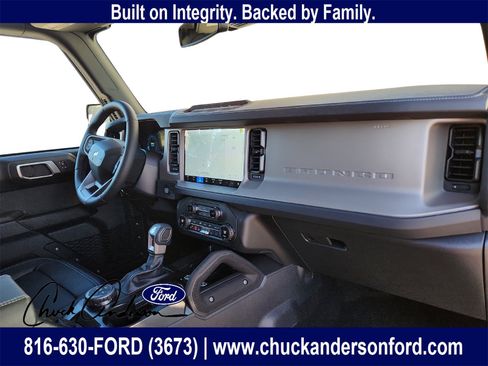 New 2025 Ford Bronco Outer Banks w/ Sasquatch Package image 24