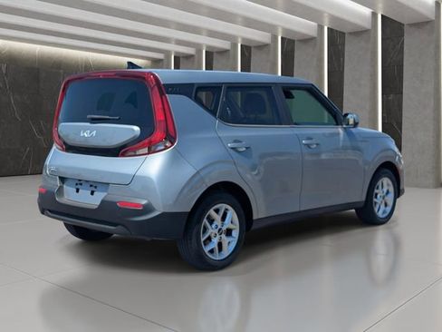 Used 2022 Kia Soul LX w/ Technology Package FWD image 6