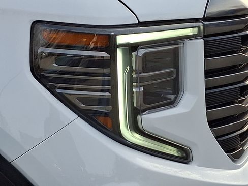 Used 2023 GMC Sierra 1500 AT4 w/ AT4 Preferred Package image 9