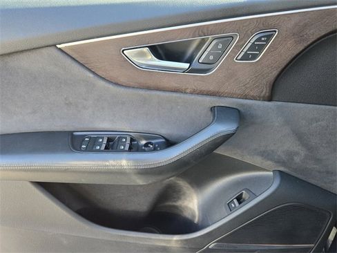 Used 2019 Audi Q8 Prestige w/ Luxury Package image 30