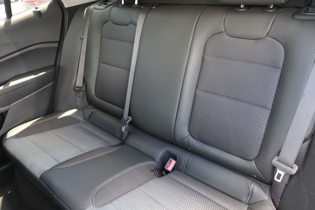 Used 2025 Chevrolet Trax LT FWD image 7