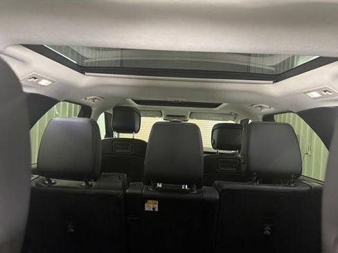 Used 2024 Land Rover Discovery S AWD/4WD image 29