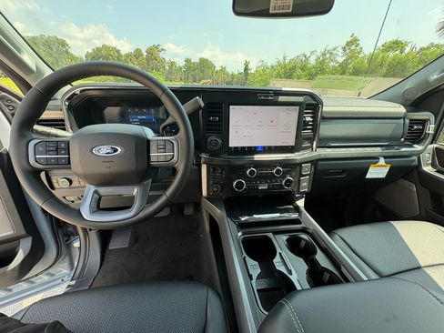 New 2026 Ford F250 Lariat w/ Black Appearance Package AWD/4WD image 7