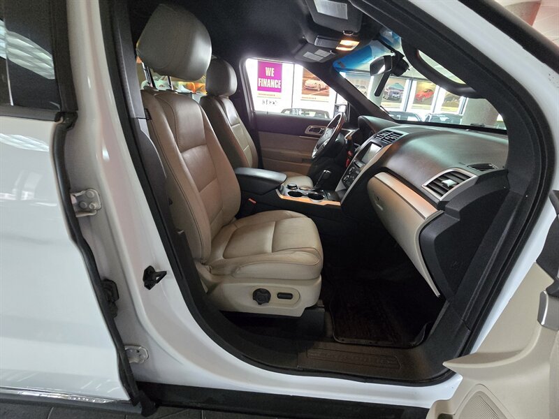 Used 2015 Ford Explorer XLT w/ Equipment Group 202B AWD/4WD image 16