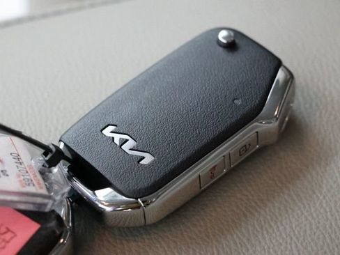 Used 2025 Kia Soul LX w/ LX Technology Package FWD image 34