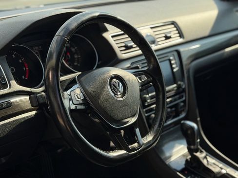 Used 2016 Volkswagen Passat 1.8T SE FWD image 5