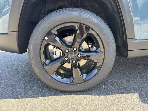New 2027 Jeep Grand Cherokee Limited AWD/4WD image 17