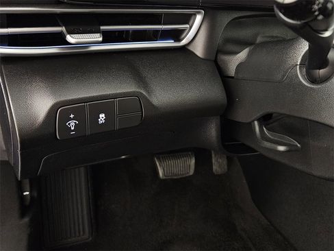 Used 2025 Hyundai Elantra Limited image 27