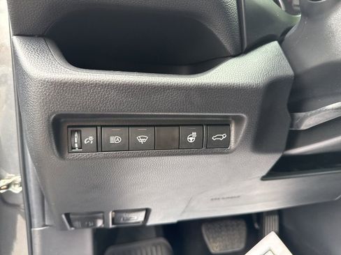 Used 2022 Toyota RAV4 XLE Premium image 23