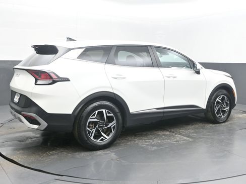 Used 2023 Kia Sportage LX image 9