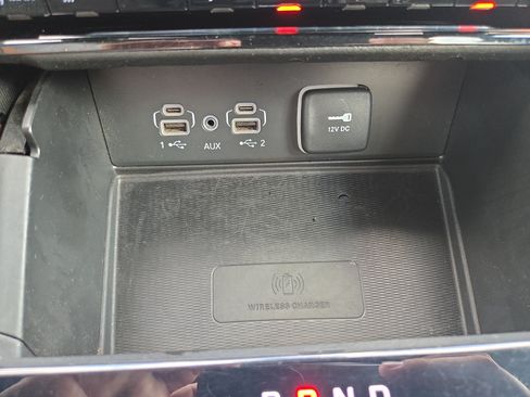 Used 2024 Jeep Grand Cherokee Altitude AWD/4WD image 16