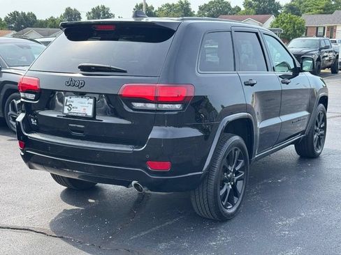 Used 2021 Jeep Grand Cherokee Laredo X AWD/4WD image 3