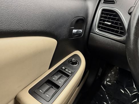 Used 2013 Chrysler 200 Limited image 11