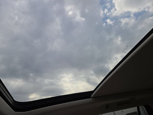 Used 2024 GMC Yukon Denali w/ Advanced Technology Package image 16