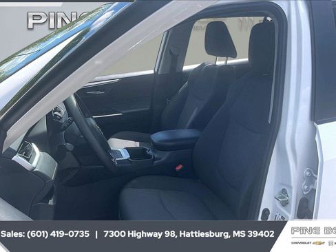 Used 2025 Toyota RAV4 XLE image 18