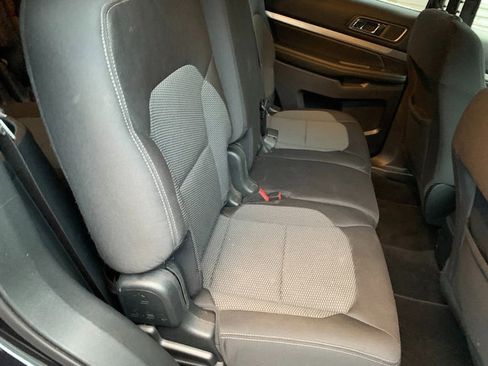 Used 2018 Ford Explorer XLT image 17