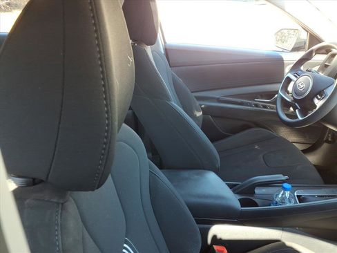 Used 2023 Hyundai Elantra SEL w/ Preferred Accessory Package image 9