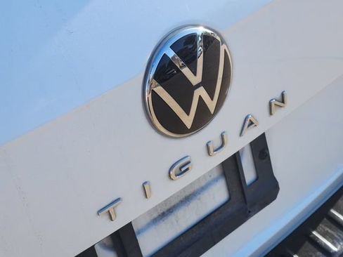 Used 2023 Volkswagen Tiguan SE R-Line FWD image 9