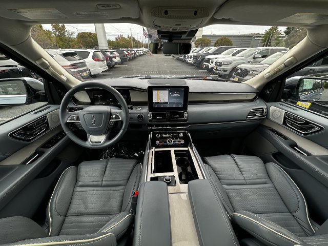 Certified 2020 Lincoln Navigator Black Label w/ Cargo Convenience Package AWD/4WD image 16