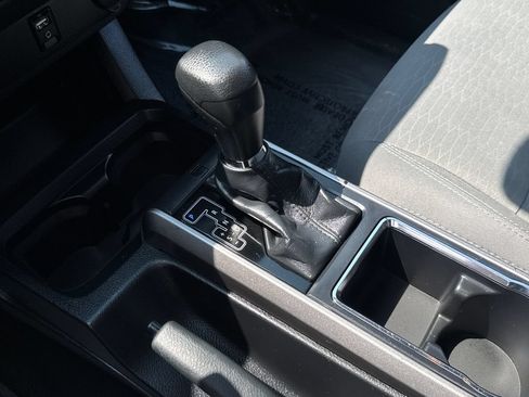 Used 2018 Toyota Tacoma SR5 AWD/4WD image 27