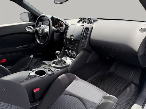 Used 2020 Nissan 370Z Coupe image 23