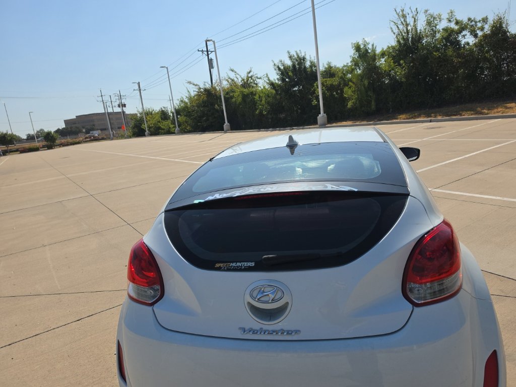 Used 2012 Hyundai Veloster FWD image 4