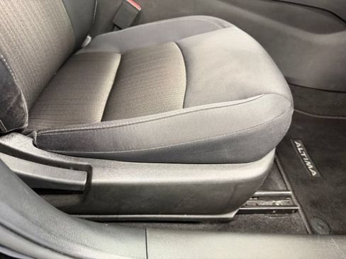 Used 2024 Nissan Altima 2.5 S FWD image 30