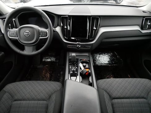 Used 2023 Volvo XC60 B5 Core image 10
