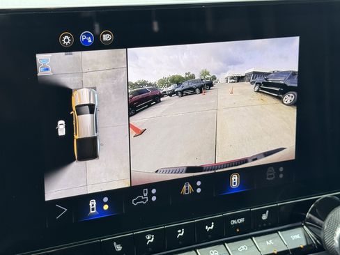 Used 2025 Chevrolet Colorado LT w/ LT Convenience Package RWD image 19