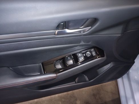 Used 2024 Nissan Altima 2.5 SR image 32