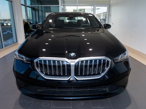 New 2025 BMW 530i xDrive w/ Premium Package image 2
