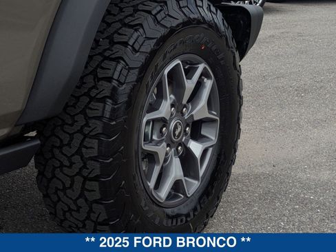 New 2025 Ford Bronco Badlands image 13