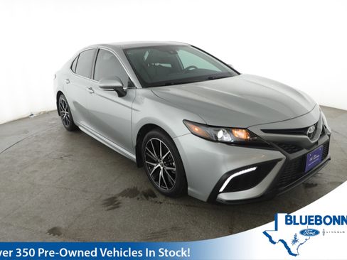 Used 2023 Toyota Camry SE image 1