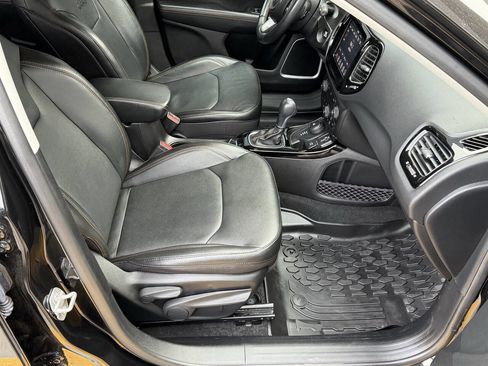 Used 2020 Jeep Compass Limited image 18
