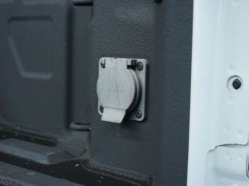 Used 2022 Chevrolet Silverado 1500 ZR2 w/ Technology Package image 17