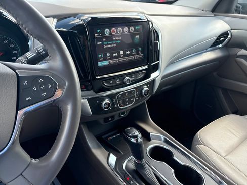 Used 2018 Chevrolet Traverse Premier w/ Driver Confidence II Package FWD image 18