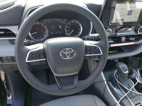 Used 2026 Toyota Highlander XLE AWD/4WD image 7