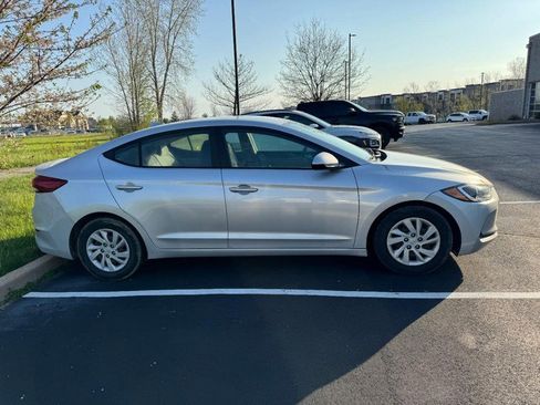 Used 2017 Hyundai Elantra SE image 3