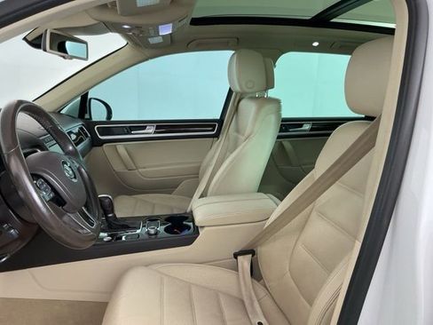 Used 2016 Volkswagen Touareg VR6 AWD/4WD image 14