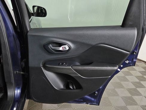 Used 2015 Jeep Cherokee Limited image 33