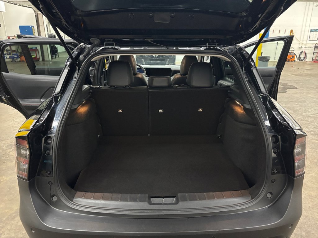 Used 2025 Nissan Kicks SR AWD/4WD image 16