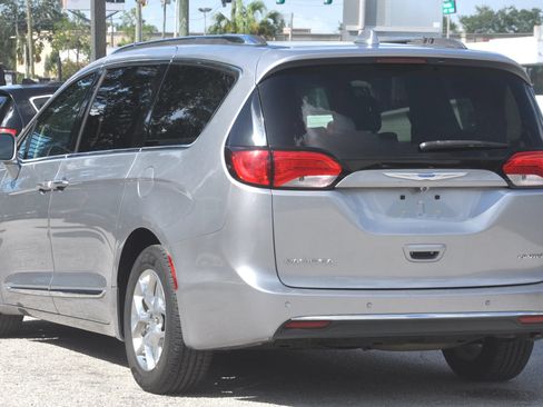 Used 2018 Chrysler Pacifica Limited FWD image 29